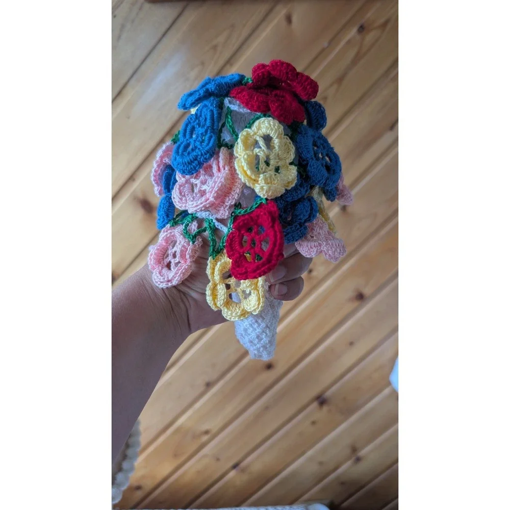 Vtg Flower Crochet 3D Rose Doily Floral Lace Roll Up In Vase Bouquet Cottagecore